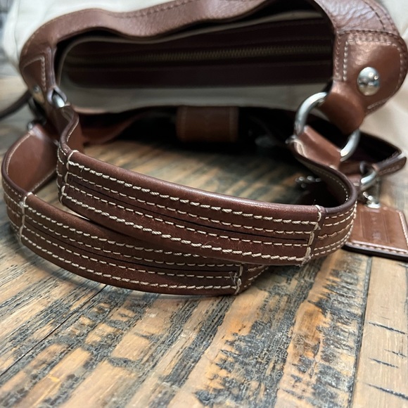 Coach White Leather Shoulder Bag - Picture 9 of 16